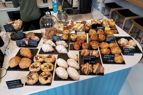 Bell's Cakes & Sweets photo 2